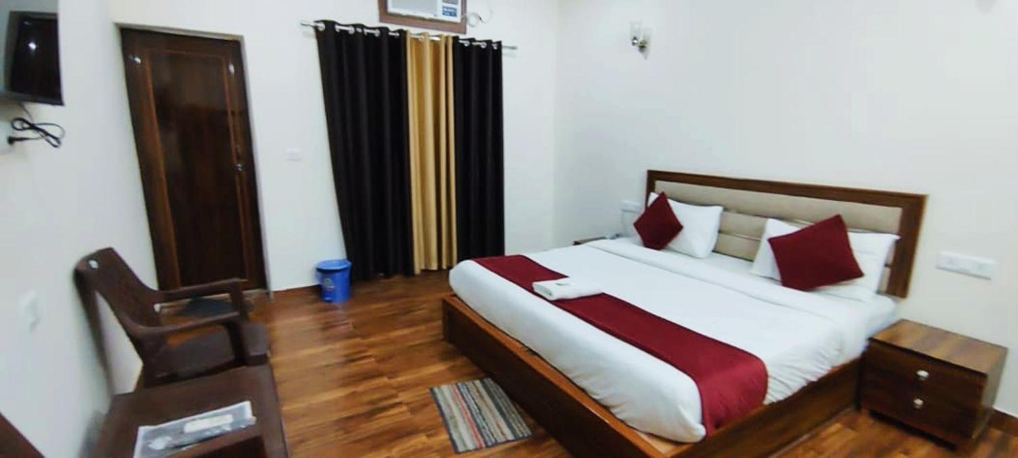 Luxury Rooms In Safdarjung Enclave Near Aiims & Safdarjung Hospital Ню Делхи Екстериор снимка