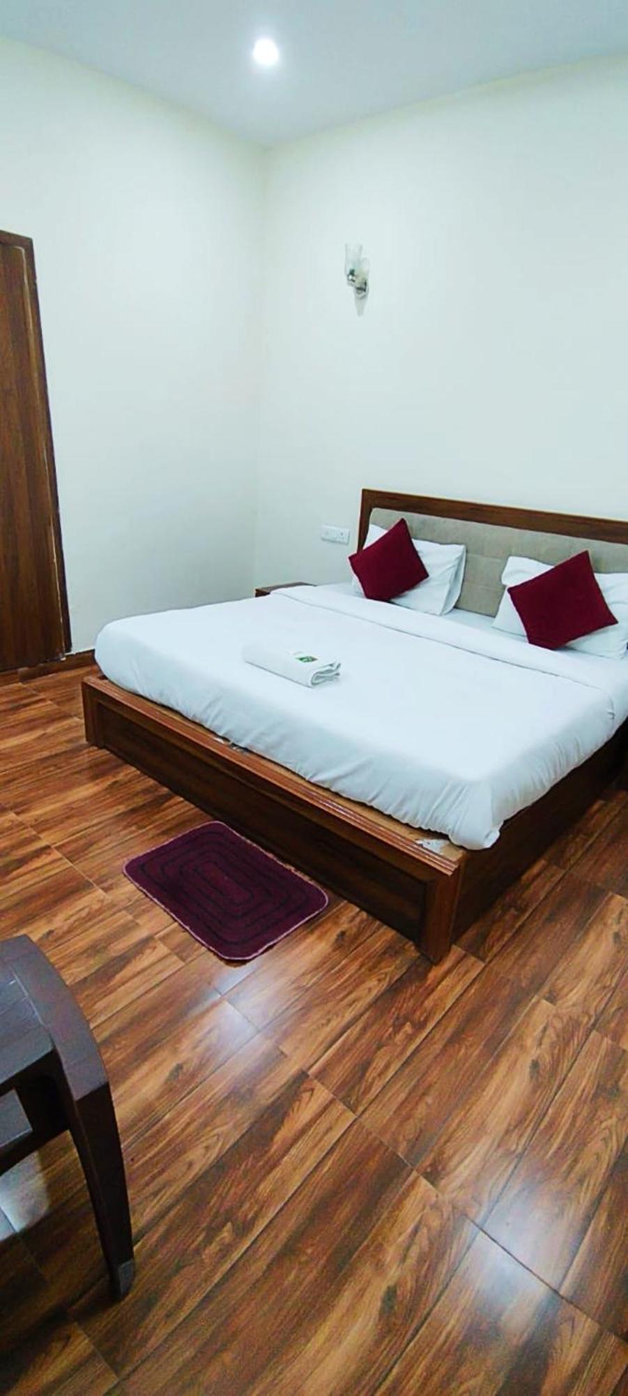 Luxury Rooms In Safdarjung Enclave Near Aiims & Safdarjung Hospital Ню Делхи Екстериор снимка