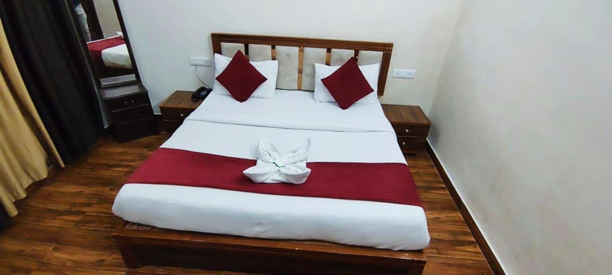 Luxury Rooms In Safdarjung Enclave Near Aiims & Safdarjung Hospital Ню Делхи Екстериор снимка