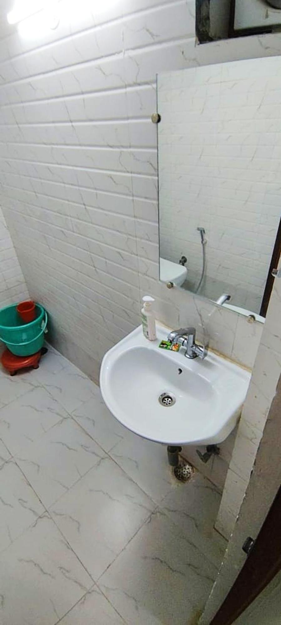 Luxury Rooms In Safdarjung Enclave Near Aiims & Safdarjung Hospital Ню Делхи Екстериор снимка