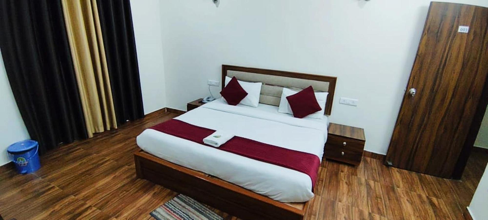 Luxury Rooms In Safdarjung Enclave Near Aiims & Safdarjung Hospital Ню Делхи Екстериор снимка